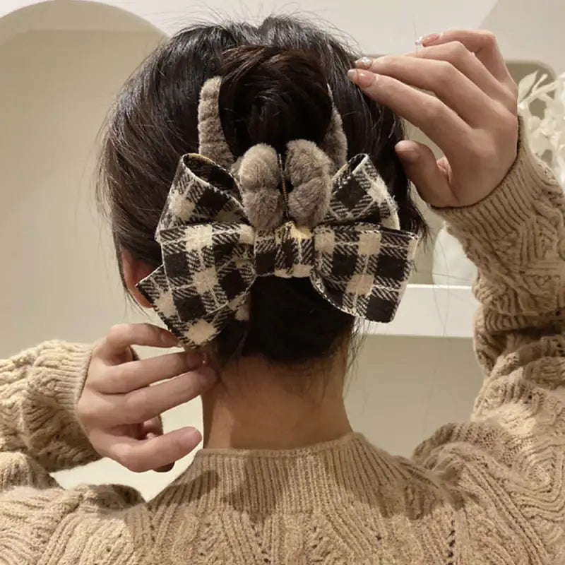 大きめリボンヘアクリップまとめ髪秋冬