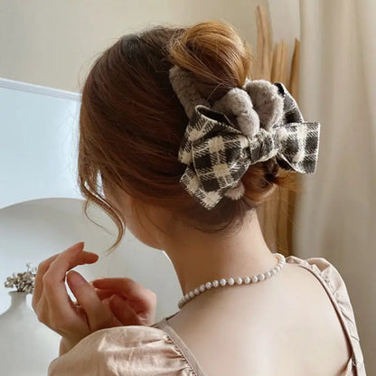 大きめリボンヘアクリップまとめ髪秋冬